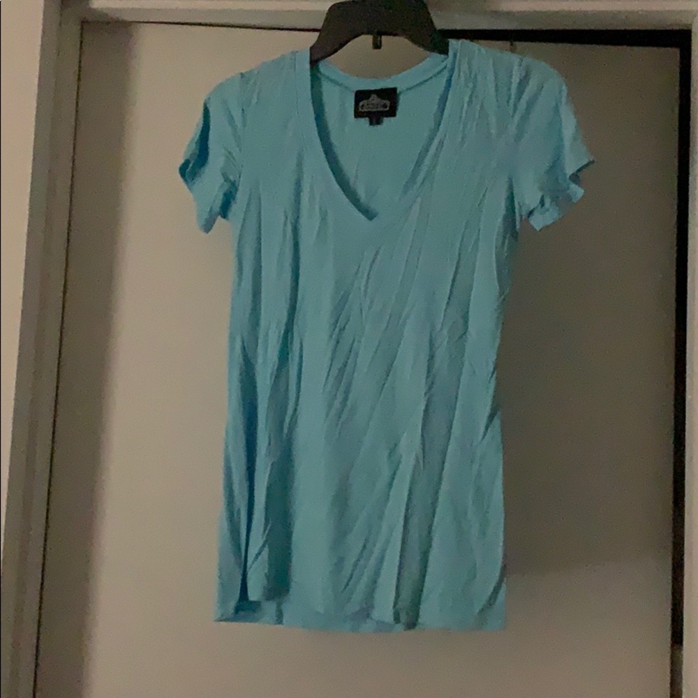 V-neck t-shirt